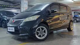 Honda Freed 1.5 E Bensin-AT 2013 Hitam /