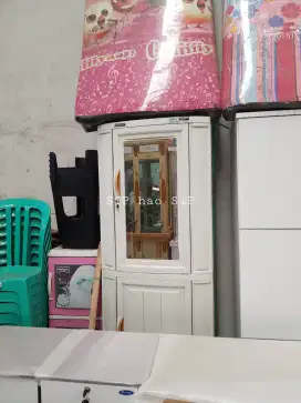 Lemari plastik kaca