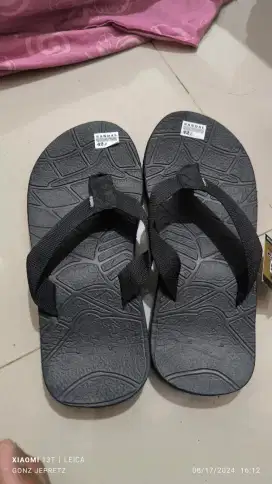 Sendal baru beli blm dipakai