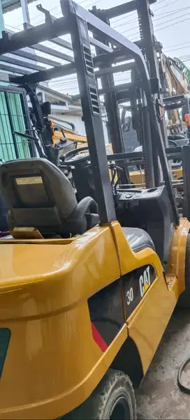 Rental Forklift 3 ton Caterpillar