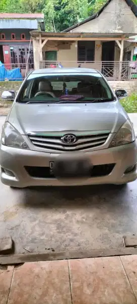 Mobil Innova tahun 2008