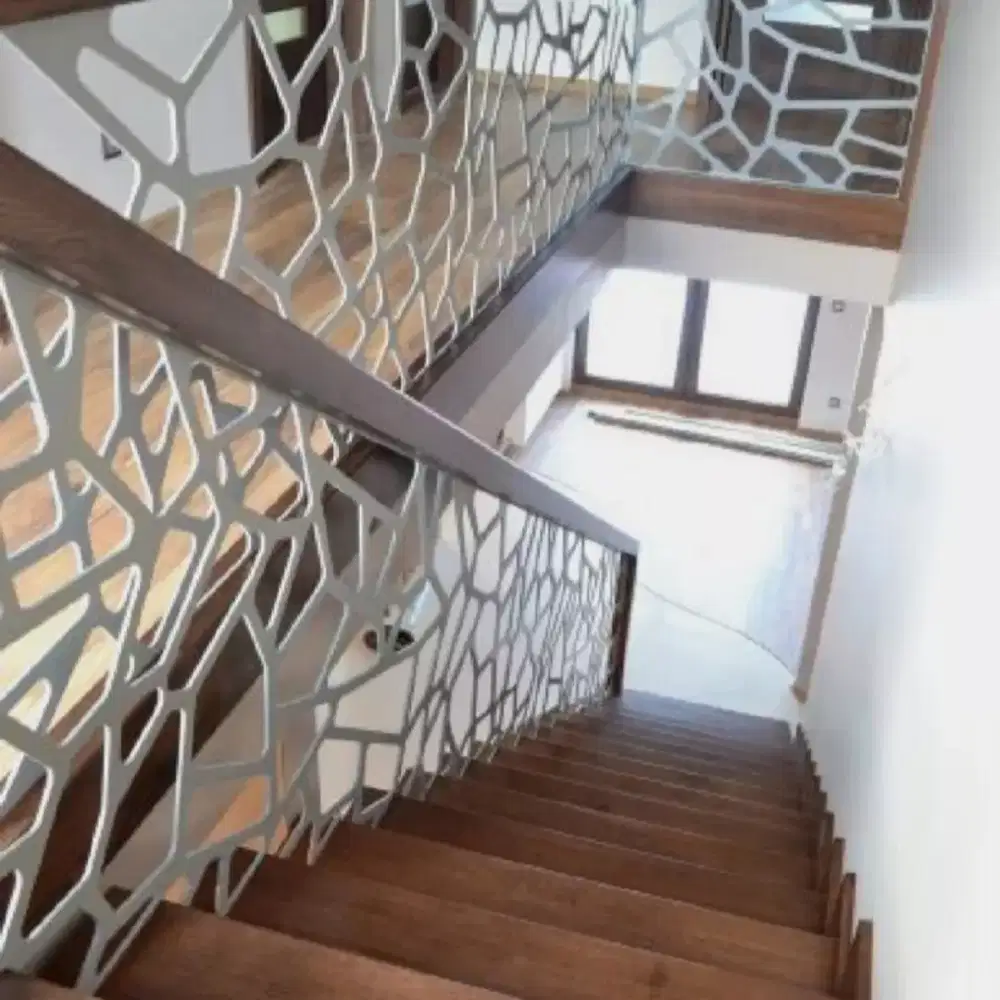 Relling tangga tempa modern