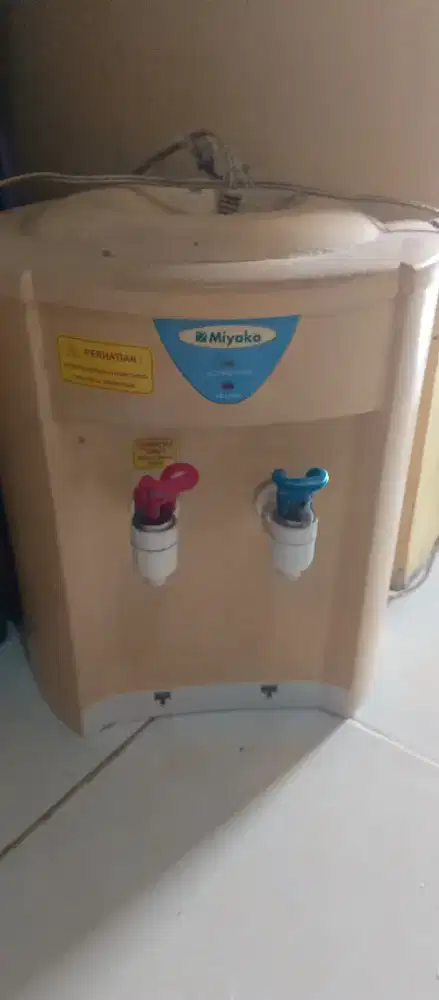 Dispenser bekas