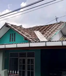 Bongkar pasang atap kayu ganti baja ringan+genteng metal pasir murah