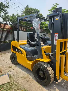 Forklift 3 ton caterpilat