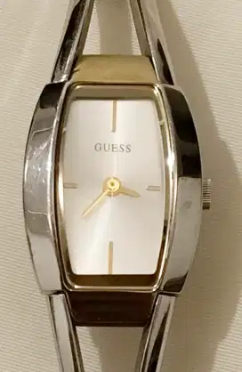 Jam Tangan Wanita Guess Rectangular Silver Bracelet Watch