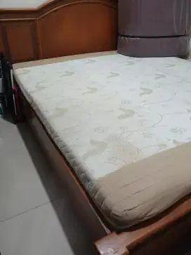Dijual Ranjang Antik bahan Kayu Jati + Kasur