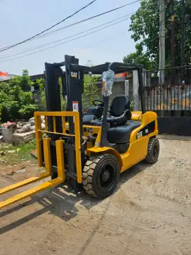 Forkllift 3 ton caterpilar