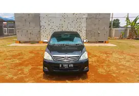 Toyota Kijang Innova 2009 2.0 V Luxury Captain Seat Milik Pribadi