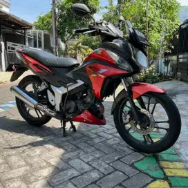 Honda CS 1 warna merah milik sendiri