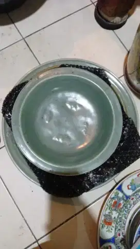 Piring seladon ikan 2