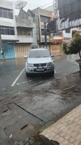 mobil bekas suzuki grand vitara 2.0