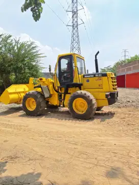 Loader Komatsu WA100 siap