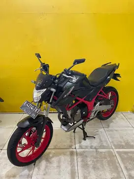 Honda CB 150R tahun 2016 merah