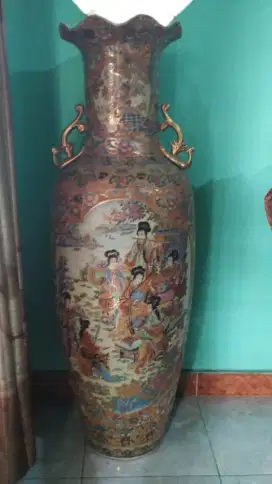 GUCI KERAMIK MOTIF LEGENDA BIDADARI BACA KETERANGAN