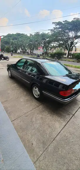 Mercy New Eyes E 230 A/T 1999