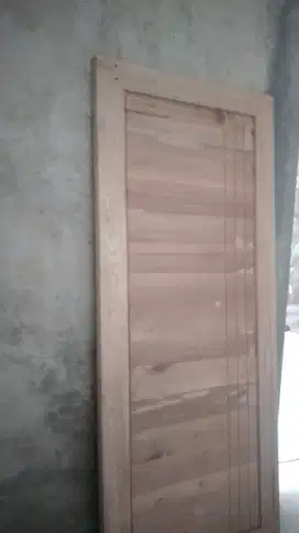 Pintu minimalisnya ready dari kayu bekas , meranti oven berkualitas