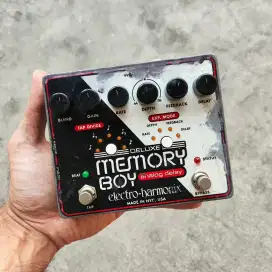 Electro harmonix deluxe memory boy analog delay pedal efek gitar ehx