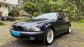 BMW E39 528i Blue on Blue Fabric 1997