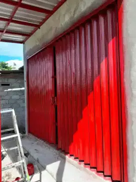 Folding gate rooling door