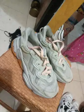 Adidas Ozweego size kecil