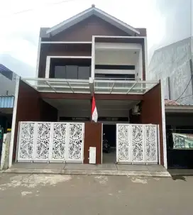 Rumah 3 lantai dijual di tytyan Indah