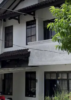 Dikontrakkan rumah 2 lantai di pusat kota Bandung