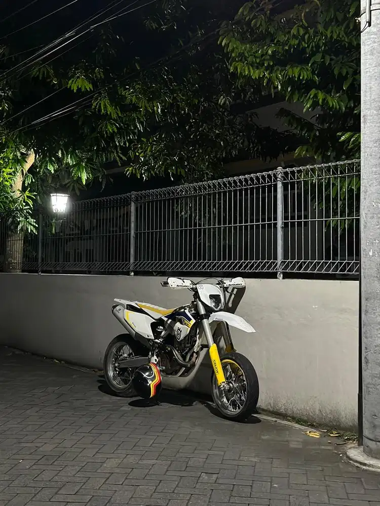 Husqvarna FE 250 FULL paper