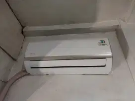 Dijual AC Midea 1pk Inverter baru pakai sebentar