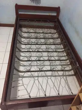 Tempat tidur jati