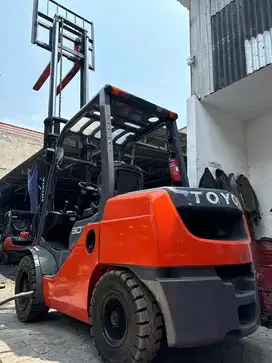 Forklift bekas Toyota Bergaransi