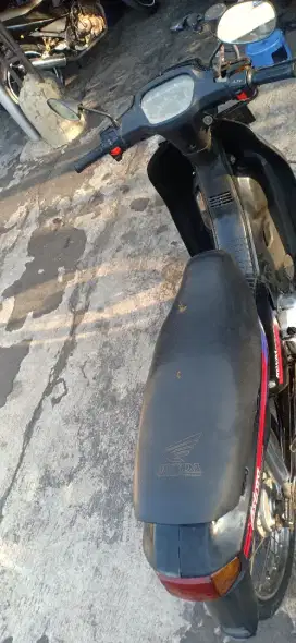 HONDA ASTREA GRAND IMPRESSA TAHUN 1995 WARNA HITAM