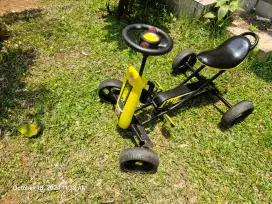 Dijual preloved Mobil-mobilan sepeda gokart anak ada musik