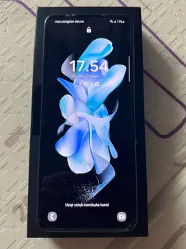 dibli Hp Samsung Z Fold 5 dan seri sebelumnya atau sesudahnya