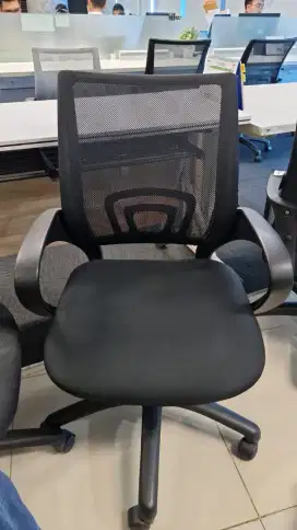 Kursi bekas kantor