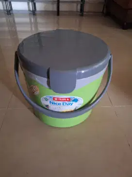 BOX COOLER PENDINGIN ATAU RICE BUCKET TEMPAT ES BATU ATAU TERMOS NASI
