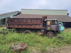 Dump Truck -NISSAN