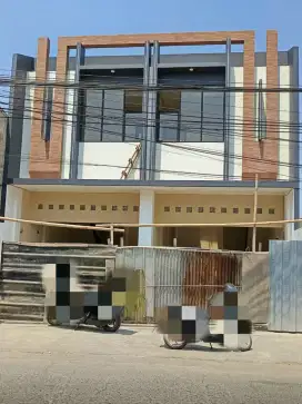 Jual Ruko  Baru 3 lantai Di Ketapang Raya