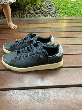 Sepatu adidas Tenis