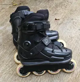 FR Skates UFR Intuition Inline Skate + Flying Eagle Frame + RB wheels