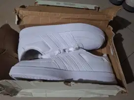 For Sale Tennis shoes Adidas Breaknet 2.0 Full White
Original
Baru