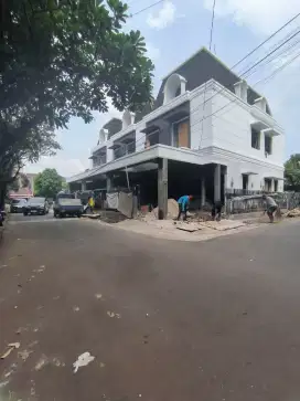 Dijual rumah baru 3 lantai tahap Bangun di Pancoran Jakarta Selatan