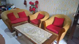 Sofa Rotan 1 Set (Meja tidak termasuk)
