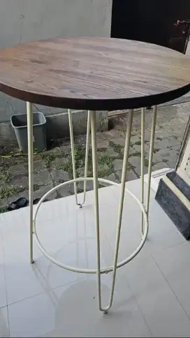 Meja bar kaki besi
