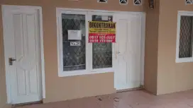 Disewakan pertahun Rp 10.000.000 rumah 2 lantai 3 kamar tidur