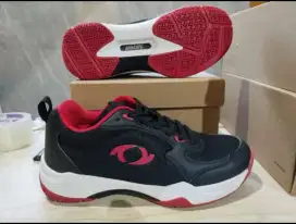 Sepatu tenis astec size 41 dan 42