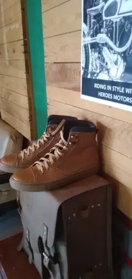 Boots sneaker kulit asli