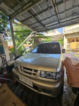 Isuzu Panther LS 2004