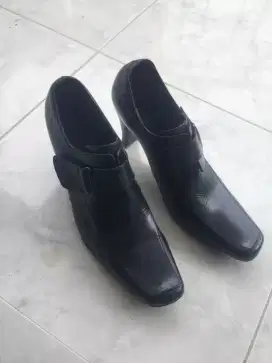 Sepatu Heels kulit wanita Andrew ukuran 38 ( nego)