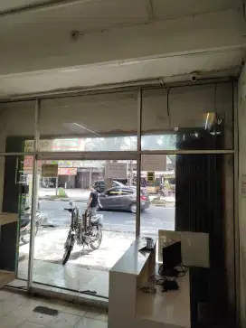 Pintu kaca ruko lebar 4 meter